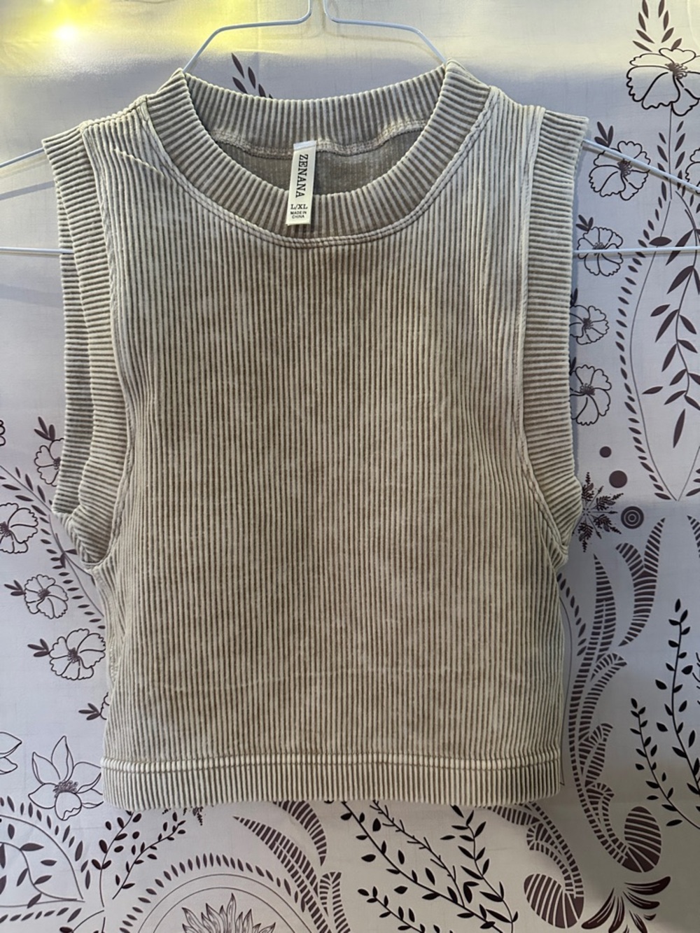 Zenana Outfitters Ribbed Crop Tank Top in Beige and White